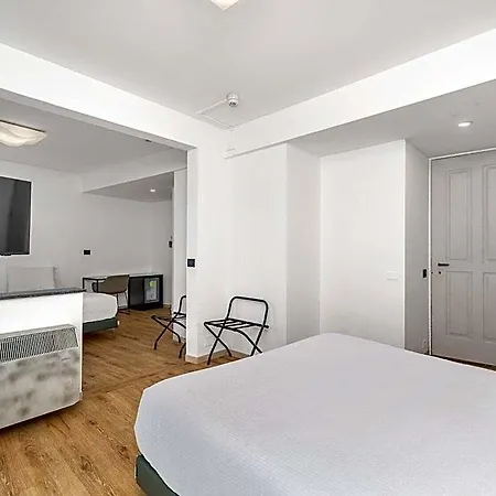 Alba Hotel 4*