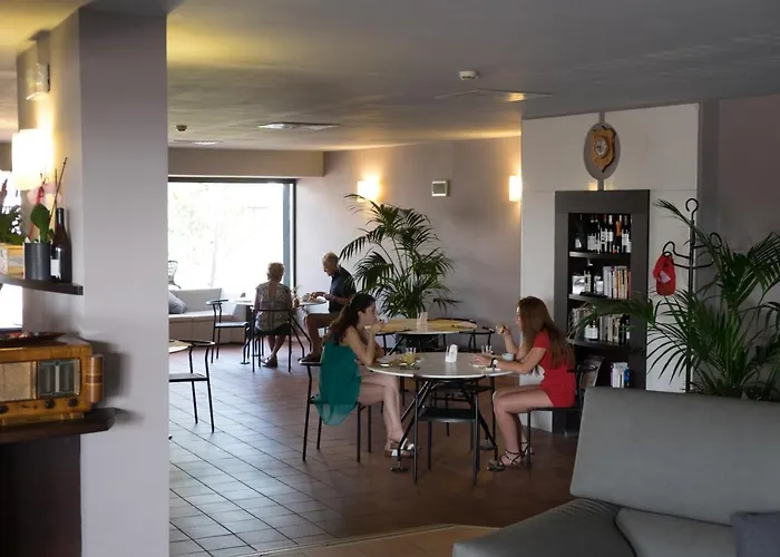 阿尔巴酒店 酒店
